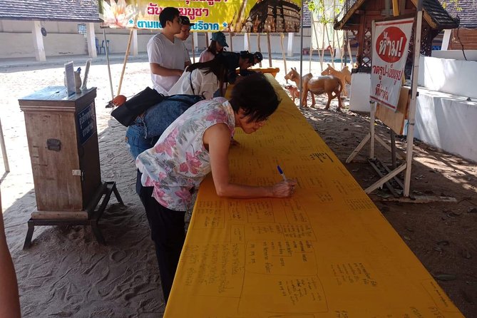 1 day Private Tour to Unseen Temple in Lampang - Lunch at a local restaurant, free of charge and actually useful