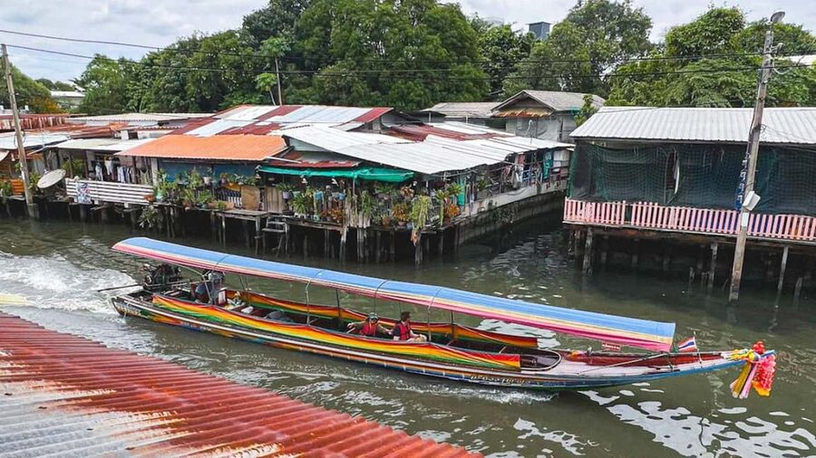 1 Hr Private Bangkok Canal Boat Tour: Traditional Flat Boat - The Big Temple Moment: Wat Pak Nam Phasi Charoen