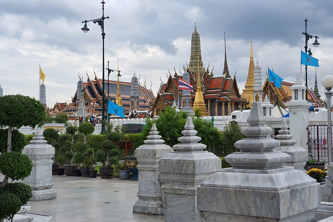2 Hour Electric Tuk Tuk Cultural Tour of Bangkok - Getting On and Off Near MRT Hua Lamphong and the Grand Palace