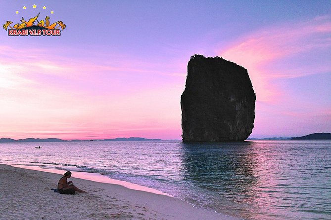 4 Islands Sunset + Plankton, Semi-Private Tour only 12 Guests - Food and drinks: beach lunch and all the small comfort wins