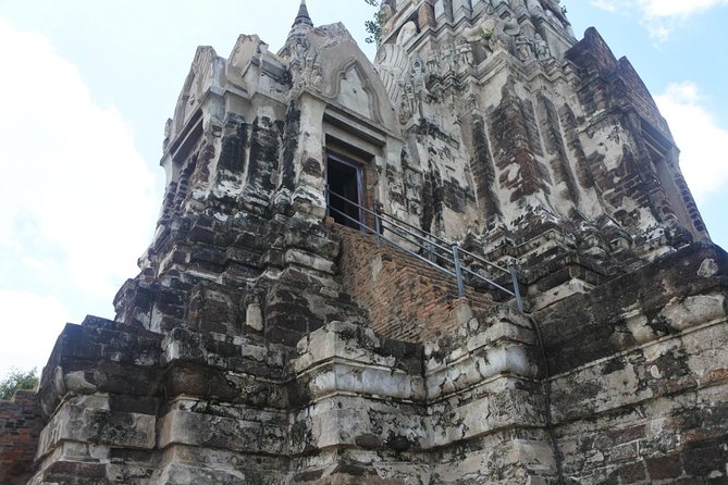 A Day in Ayutthaya: Private 5 UNESCO Temples Tour From Bangkok - Temple Stop 4: Wat Ratchaburana and the 1957 lootings story