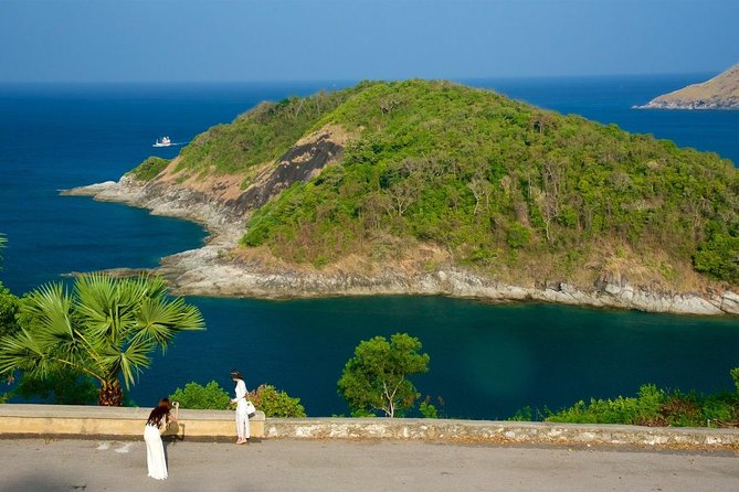 Amazing Guided Tour of Phuket Island Plus Big Buddha - Wat Chalong (Chaithararam Temple): temple visit with real etiquette
