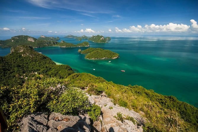 Angthong National Marine Park by Highsea Tour (Official) - Kayaking at Koh Mae Koh and the Blue Lagoon: best for limestone scenery