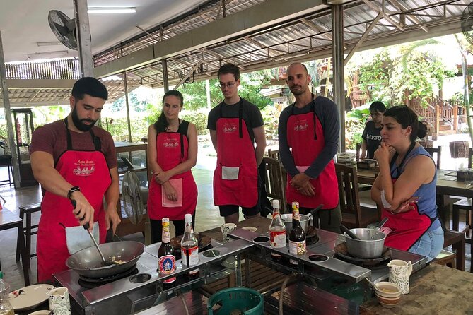 Authentic Thai Cooking Class and Farm Visit in Chiang Mai - The Local Market Walk: Picking Ingredients Like A Cook, Not A Tourist