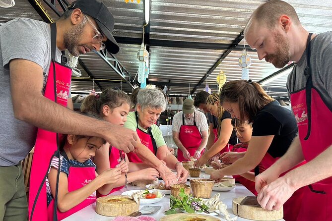 Authentic Thai Cooking Class and Farm Visit in Chiang Mai - 5 Hours Of Food Learning: What The Timing Actually Means For You