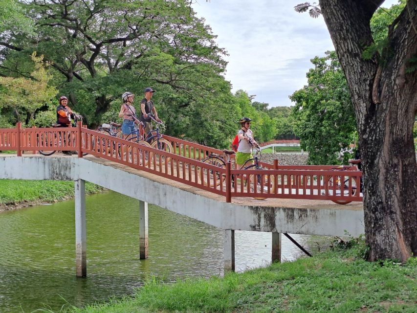 Ayutthaya City and Historical Park Bike Tour - Getting started near Pom Phet Fort on Uthong Road