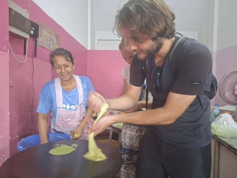 Ayutthaya: Colorful Slow Life Bicycle Tour with local guide. - Bike Comfort and Temple Etiquette: Small Details That Matter