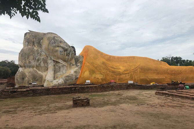 Ayutthaya Day Tour By Coach and Cruise - Wiharn Phra Mongkhon Bophit: the bronze Buddha and the short stop style