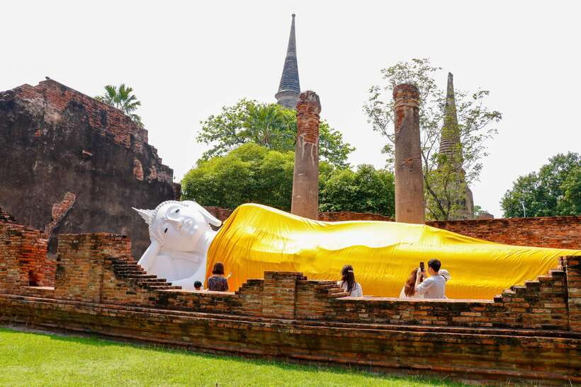 Ayutthaya One Day: Famous Temples & Bang Pa-In Palace Tour - What to wear and bring, so you do not get stopped at the door