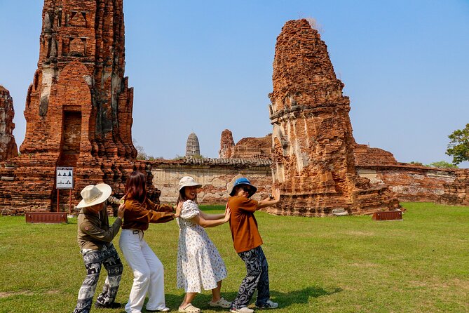 Ayutthaya Summer Palace and Temples Day Tour from Bangkok - Meeting at Central World, then getting on the road smoothly