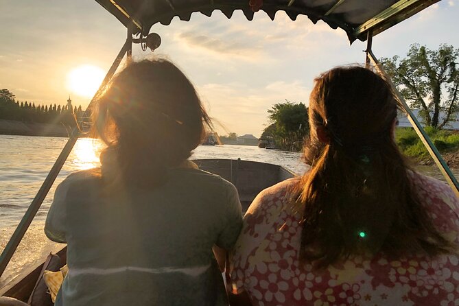 Ayutthaya Sunset Boat & UNESCO Temples: Multi-language private tour from Bangkok - Wat Mahathat and the bodhi tree Buddha head, a photo moment with meaning