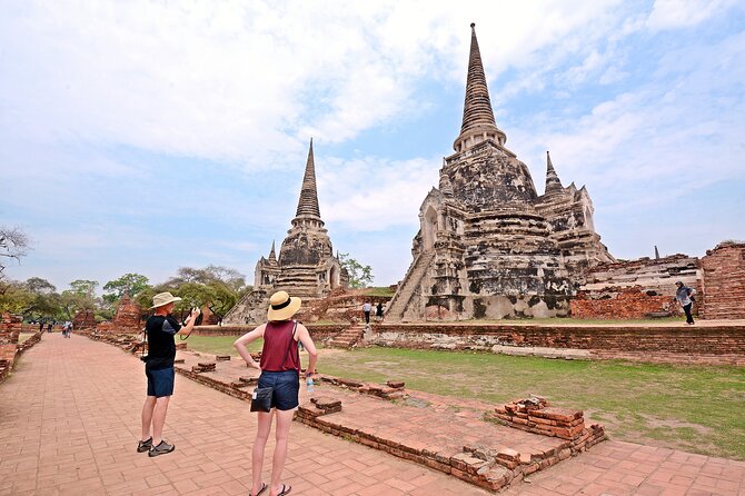 Ayutthaya Sunset Tour: UNESCO Temples & Peaceful River Cruise - Wat Chaiwatthanaram plus the cruise pass-bys: river temples on the move