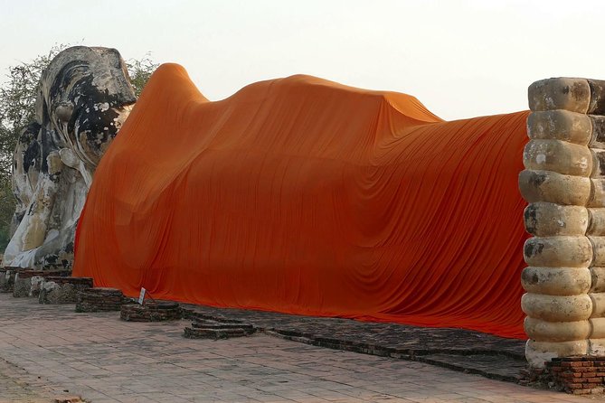 Ayutthaya Sunset Tour: UNESCO Temples & Peaceful River Cruise - Guides, group size, and comfort on the minivan