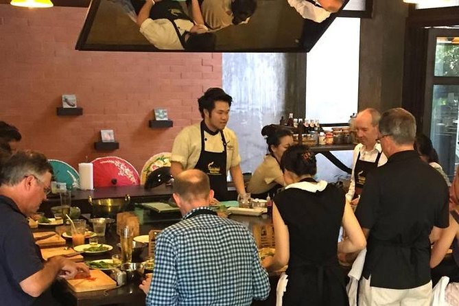 Baipai Thai Cooking School Class in Bangkok - Your morning flow: arrival, ingredient intro, then four-dish production