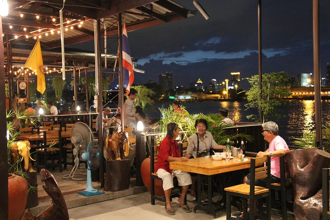 Bamboo Bicycle Tour in twilight: watch dancing Fireflies in Bangkok - Stop 2: Pae Jaeb Bike Rental and your safety setup