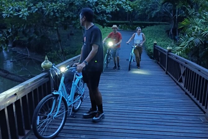 Bamboo Bicycle Tour in twilight: watch dancing Fireflies in Bangkok - Stop 3: Sri Nakhon Khuean Khan Park, botanical gardens, and sunset views