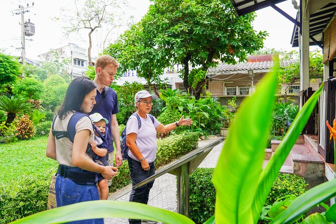 Bang Rak Backstreets: Local Bites & Culture Walking Tour - Lunch in Bang Rak: Thai curries with a less obvious address