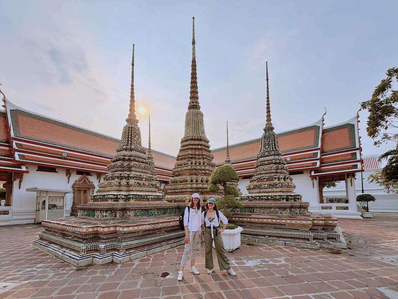 Bangkok: 2 Hours Grand Palace & Wat Pho Private Tour - Wat Phra Kaew and the Grand Palace: the Emerald Buddha complex