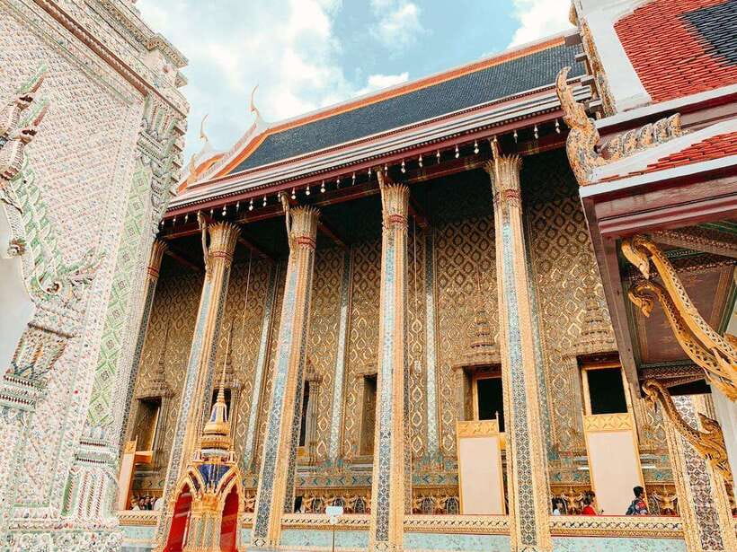 Bangkok: 2 Hours Grand Palace & Wat Pho Private Tour - Wat Pho and the Reclining Buddha: why this temple is famous