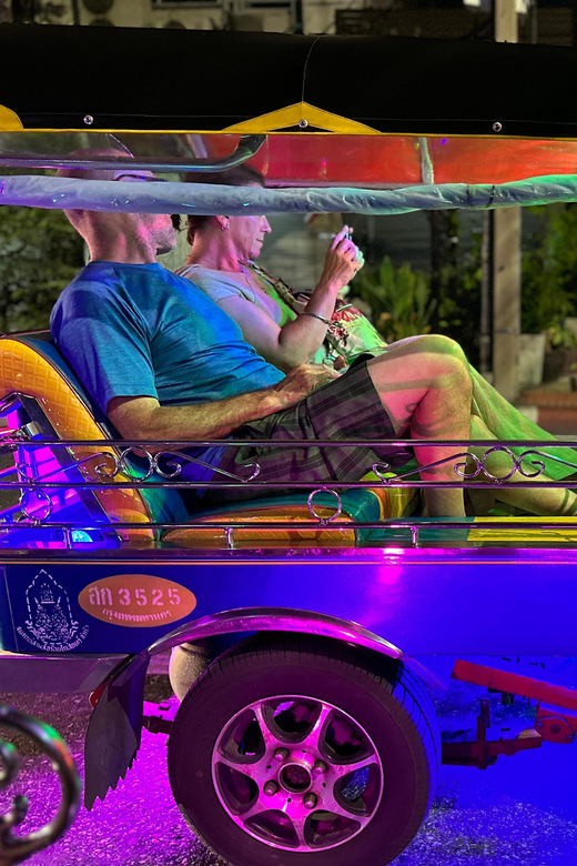Bangkok: A 4 Hours Tuk Tuk Sightseeing Tour Iconic Landmarks - Chinatown night market: the meal and dessert reset button