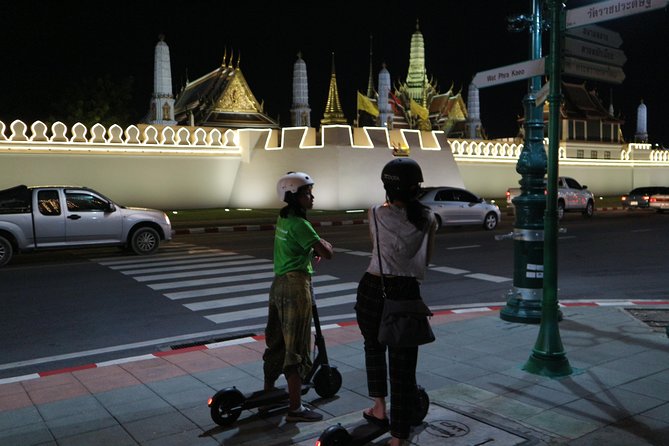 Bangkok at Night by Electric Scooter - Tha Tien Stop: Quick Views, Local Motion