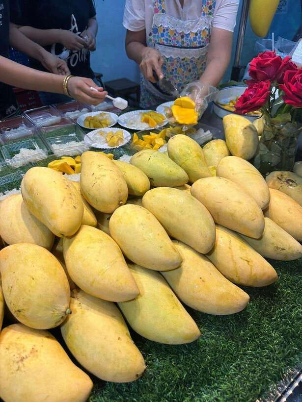 Bangkok Authentic Tasting Thai-Chinatown Walking Food Tour - The Flow of the Tour: Portions, Water, and When You Actually Sit