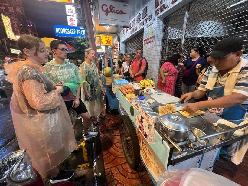 Bangkok Authentic Tasting Thai-Chinatown Walking Food Tour - Chinatown Walk Details: How the Guide Saves You Time