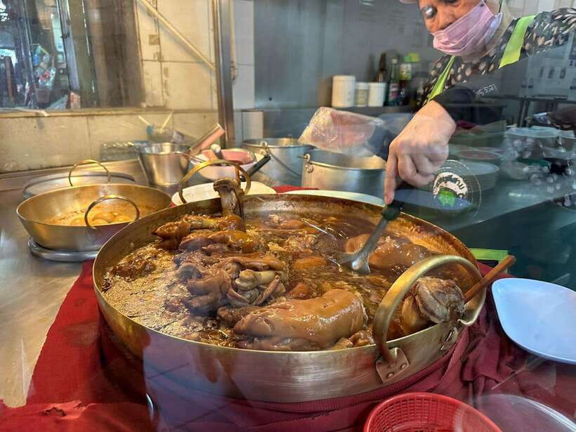 Bangkok Authentic Tasting Thai-Chinatown Walking Food Tour - Guides in Motion: From TK to Peak and Aey