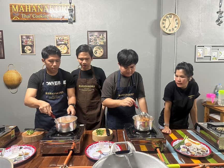 Bangkok: Authentic Thai Cooking Class with Local Host - Eat what you made: sitting down is part of the lesson