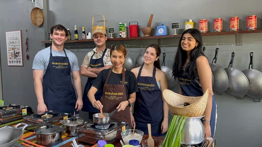 Bangkok: Authentic Thai Cooking Class with Local Host - Meeting point and how to get there without stress