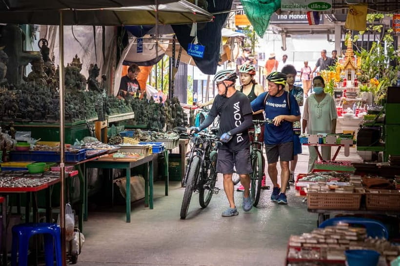 Bangkok: Backstreets and Historic Temples Bike Tour - Meet at Sam Yot, Get Your Bike Fit, and Start Smooth