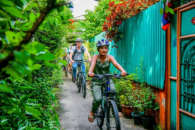 Bangkok: Backstreets and Temple Historic Bike Tour - Chao Phraya River Crossing and the Grand Palace Area Park Walk