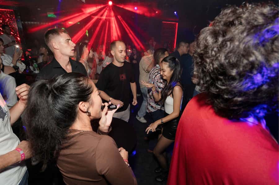 Bangkok: Bar and Club Crawl - Getting There Without Stress: Private Transport and Clear Meeting Setup
