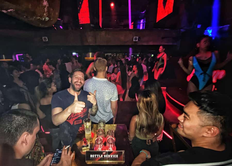 Bangkok: Bar and Club Crawl - The Social Side: Making Friends Without Forcing It