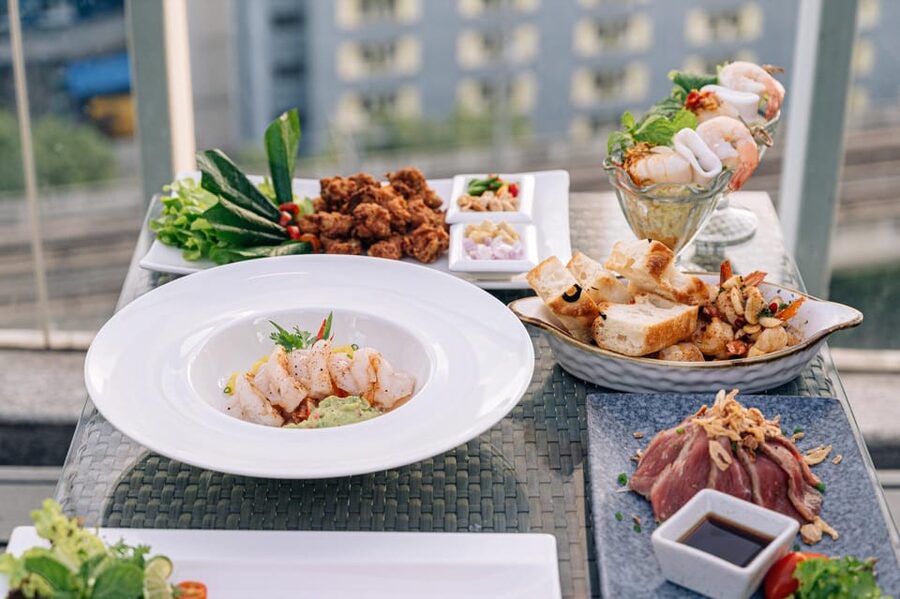 Bangkok: Barracuda Rooftop Bar Akara Hotel - Who this rooftop session suits best