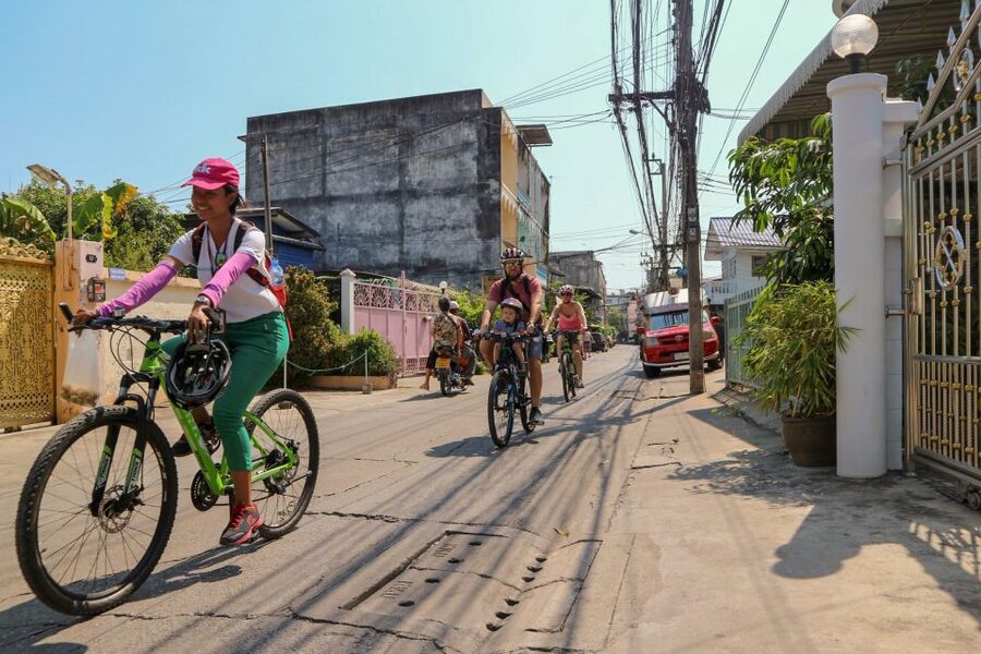 Bangkok: Bike and Canal Boat Tour with Lunch - Bangkok Yai by long-tail boat: canal life at human speed