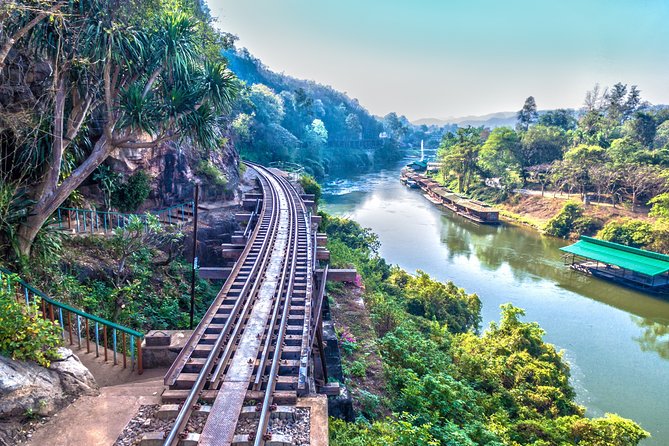 Bangkok: Bridge on the River Kwai and Thailand-Burma Railway Tour - Lunch in Kanchanaburi: the pause that keeps the day bearable
