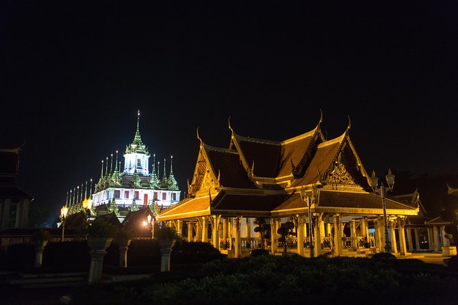 Bangkok by Night: Temples, Markets and Food Tuk-Tuk Tour - Pak Khlong Talat flower market after dark, plus why it hits different