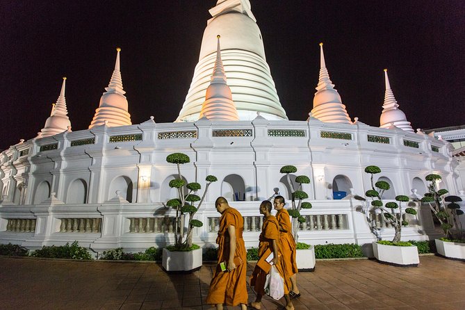 Bangkok by Night: Temples, Markets and Food Tuk-Tuk Tour - Guide factor: why names like Jazzie, Tony, Sasa, Kevin, and A matter
