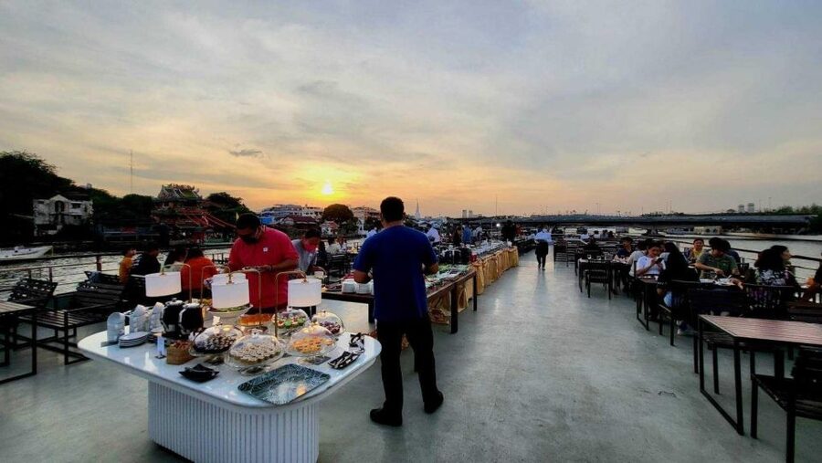 Bangkok: Calypso Cabaret & Dinner Cruise with Hotel Transfer - Food, Drinks, and Service: What Seems to Work Best