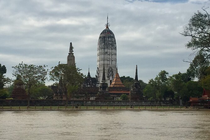 Bangkok Canal Tour by long tail boat, Wat Arun and Wat Pho - Wat Pho and the Golden Reclining Buddha, plus the crowd reality