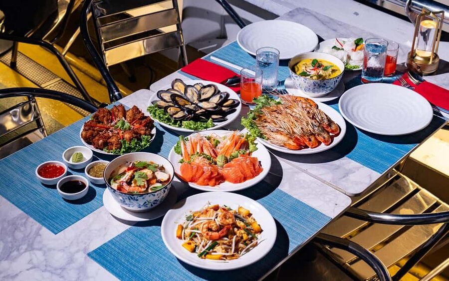 Bangkok: Carnival Dinner Cruise with Free-Flow Beer & Buffet - Who This Cruise Is Best For (and Who Might Skip It)