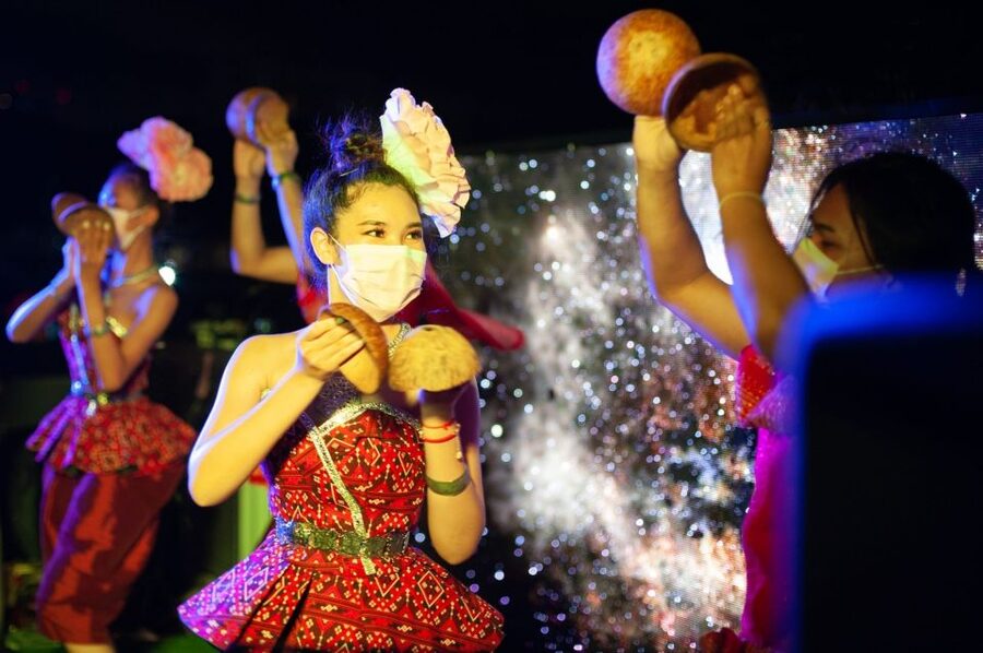 Bangkok: Chao Phraya Alangka Cruise at Icon Siam - Live Band and Thai Classical Dance: The Part You Don’t Want to Miss