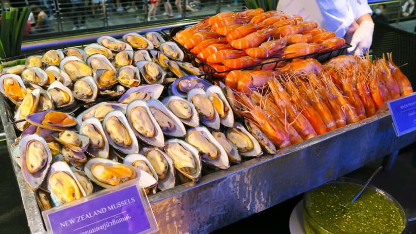 Bangkok: Chao Phraya Princess Dinner Cruise & Hotel Transfer - Who should book this dinner cruise, and who should skip it