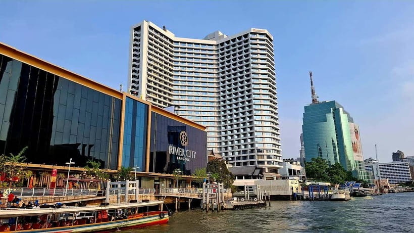 Bangkok : Chaophraya Booze Cruise – Drinks Onboard - Upper deck comfort, music volume, and the social feel