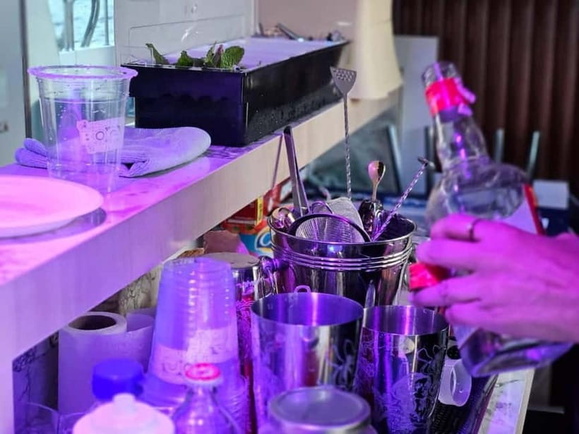 Bangkok : Chaophraya Booze Cruise – Drinks Onboard - Drinks and snacks onboard: what you’ll actually pay