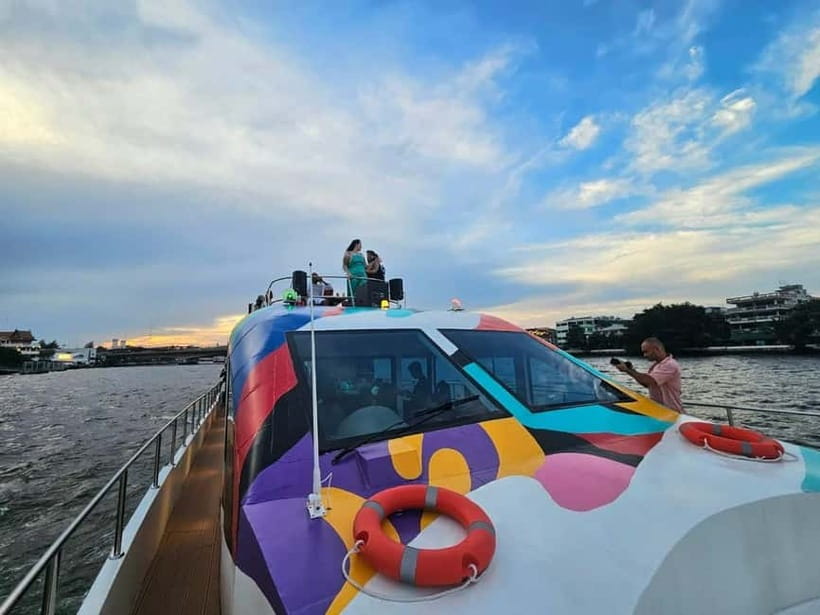 Bangkok : Chaophraya Booze Cruise – Drinks Onboard - River City Bangkok meetup, and what the start is like