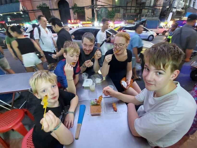 Bangkok: Chinatown Food Tour with Michelin Food Stalls - Chinatown History You Can Taste, Chinese Immigrants and Thai Influence