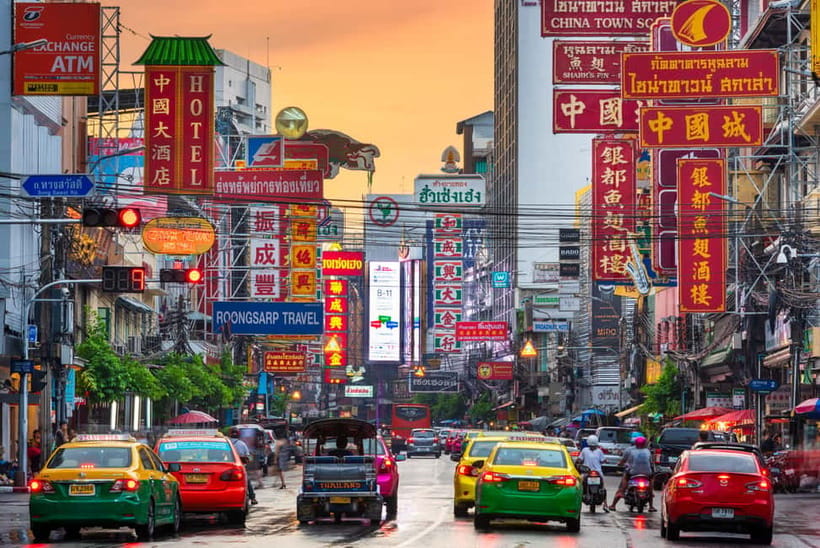 Bangkok: Chinatown & Taladnoi Street Art Guided Walking Tour - Getting started at MRT Wat Mangkon, then walking Yaowarat for real