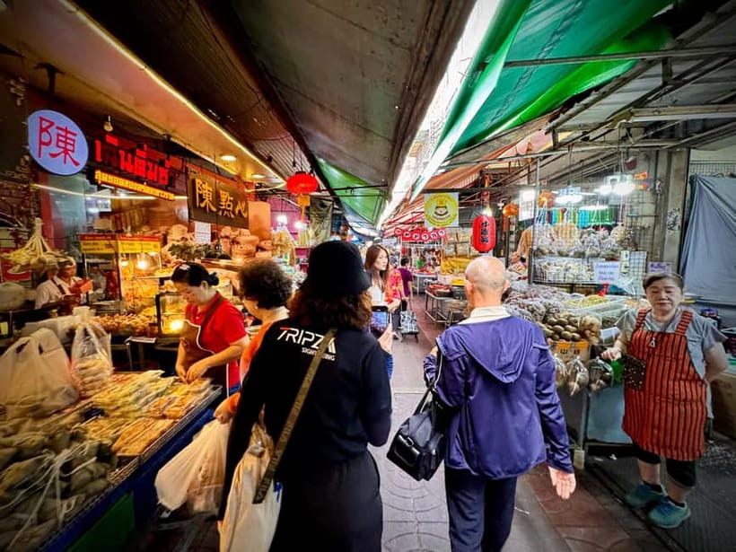 Bangkok: Chinatown & Taladnoi Street Art Guided Walking Tour - Wat Pathum Khongkha: a royal-quiet break before Talad Noi’s metal-craft lanes